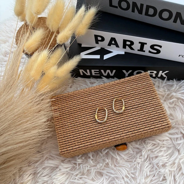 Oval Sparkle Hoops – Επιχρυσωμένα ατσάλινα σκουλαρίκια.