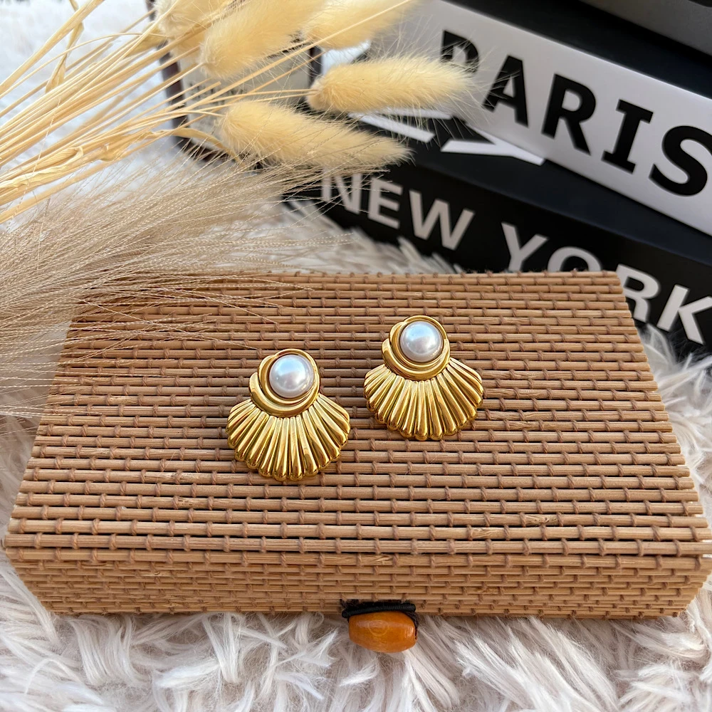 Aphrodite Shell – Ατσάλινα Σκουλαρίκια με Μαργαριτάρι