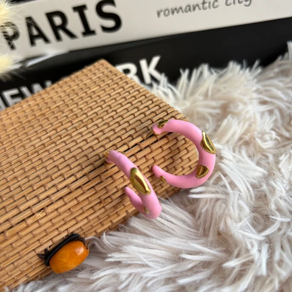 Candy Hoop Earrings – Ροζ ατσάλινα κρικάκια.