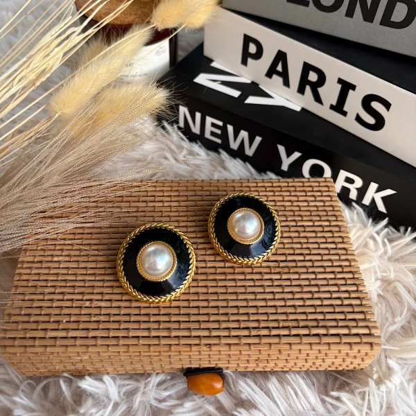 Noir Pearl Studs-Ατσάλινα σκουλαρίκια.