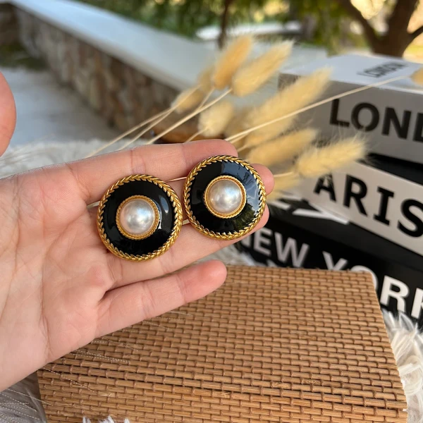 Noir Pearl Studs-Ατσάλινα σκουλαρίκια.