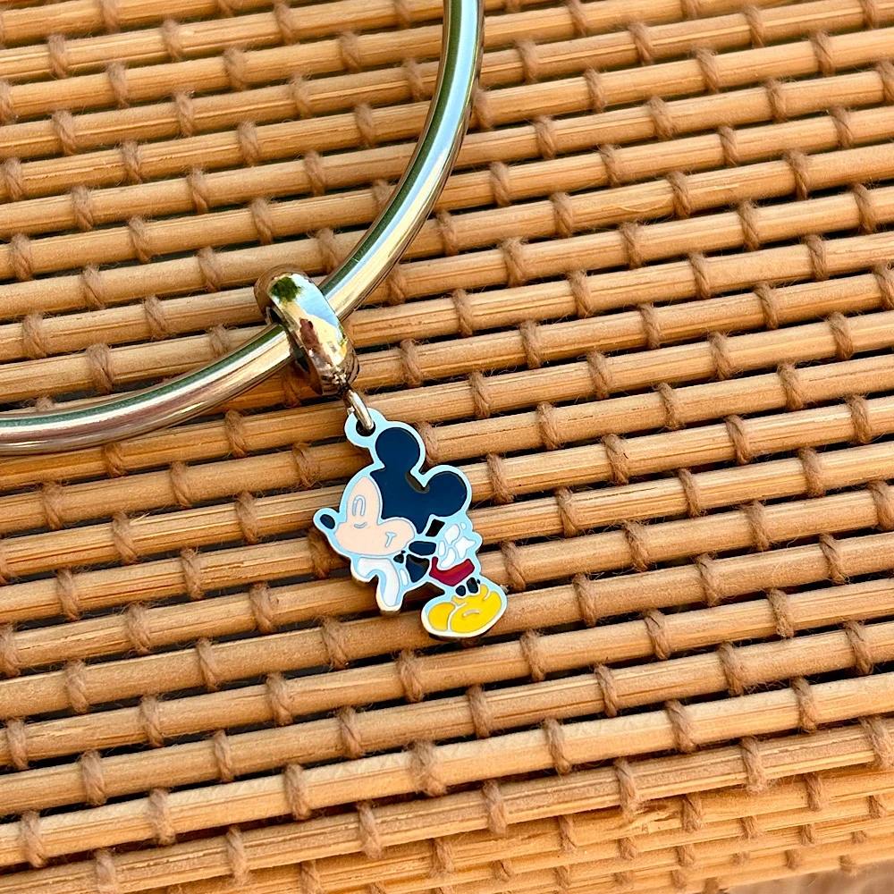 Ατσάλινο σύμβολο-στοιχείο με τον Mickey Mouse.