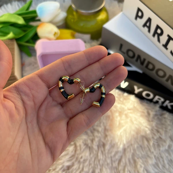 Mini black heart hoops-ατσάλι.