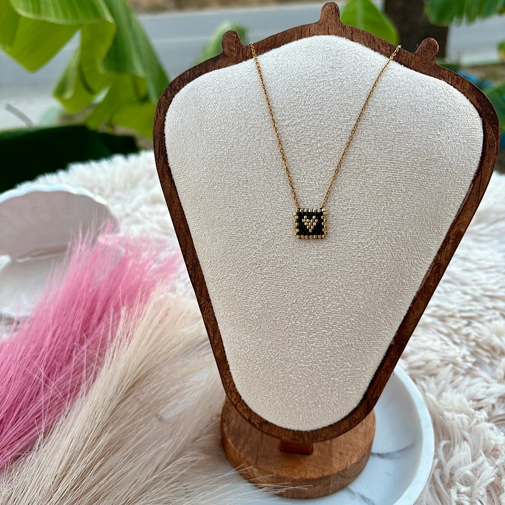 Κολιέ καρδούλα – Πλεκτές Χάντρες & Ατσάλινη Αλυσίδα